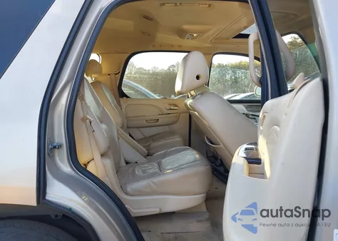 2008 Cadillac Escalade Standard z USA, uszkodzony, nr VIN 1GYFK63828R223389